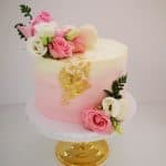 gâteau avec des fleurs