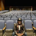 homme salle spectacle