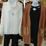 2 chandail de laine sur mannequin
