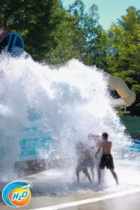 Une journée à l'Aquaparc H20 est l''activité par excellence pendant vos vacances en famille