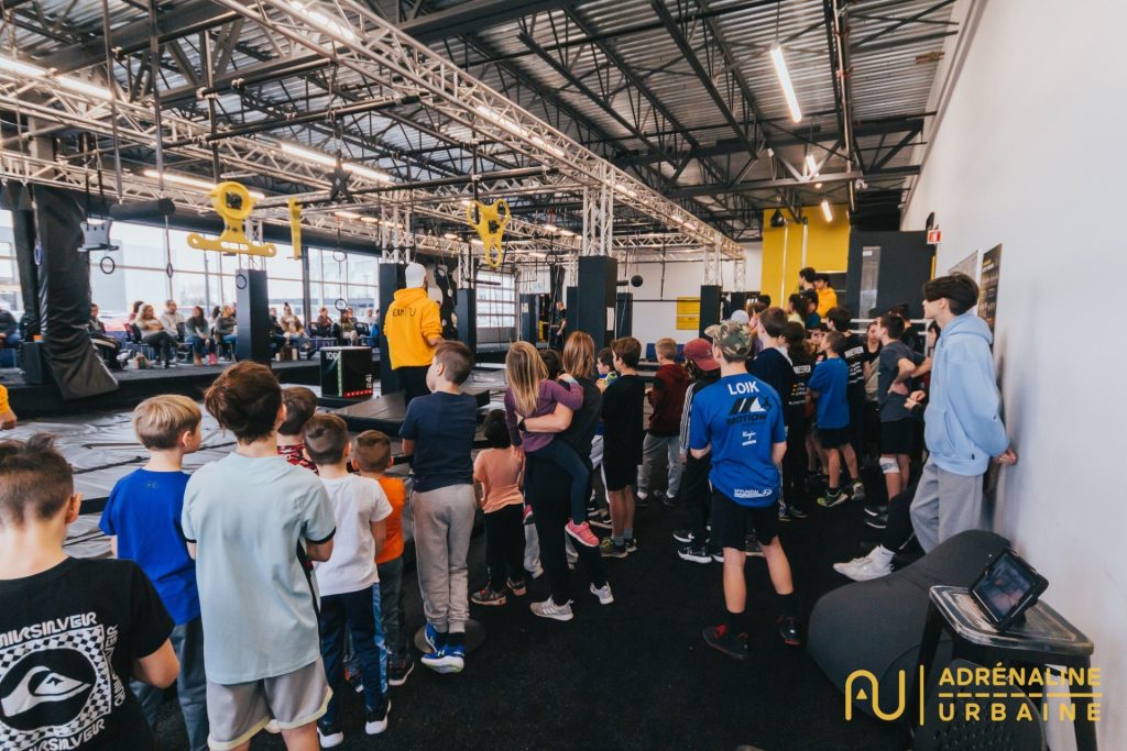 Pendant l'année scolaire, les sorties comme les centres de sport et les activités aident les jeunes à raccrocher.